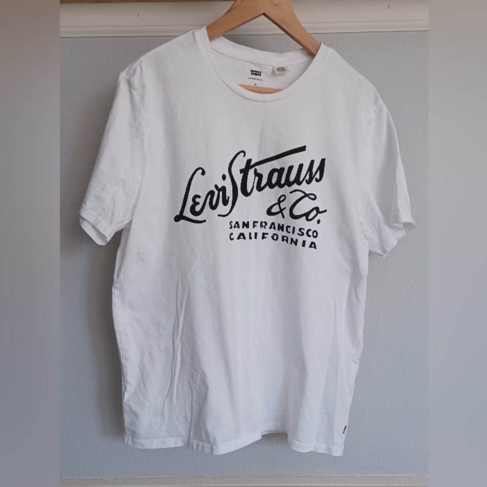 Levis Men's T- shirt. Size XL